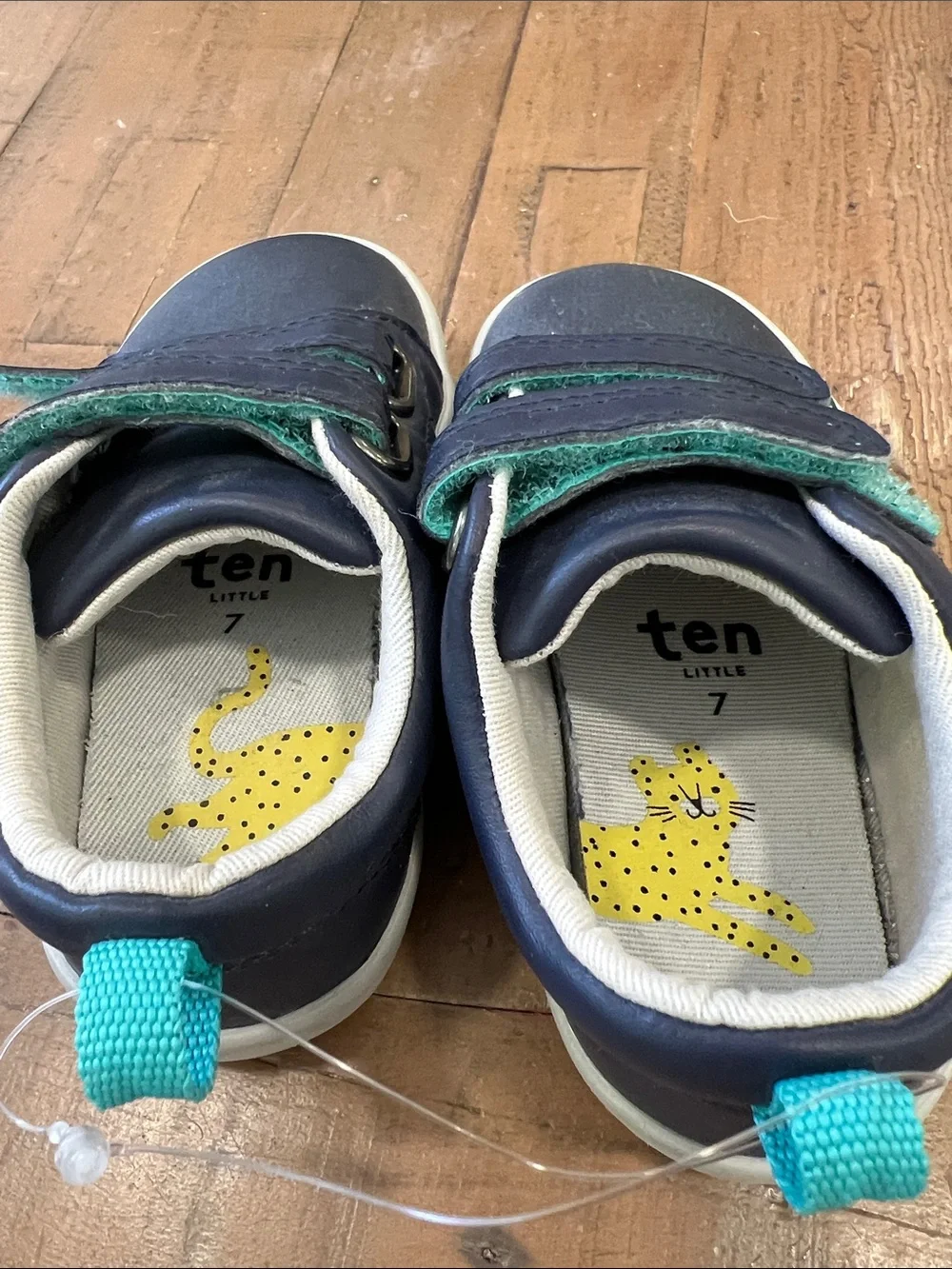Ten little navy leather hook and loop sneakers little kids size 7